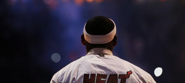 FBsports-逆转之夜，当北欧海盗撕碎斗牛士，苏亚雷斯的致命一击写就唯一神迹