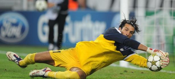 FB体育在线-赛道上的孤勇者，塞恩斯统治全场，迈凯伦鏖战红牛