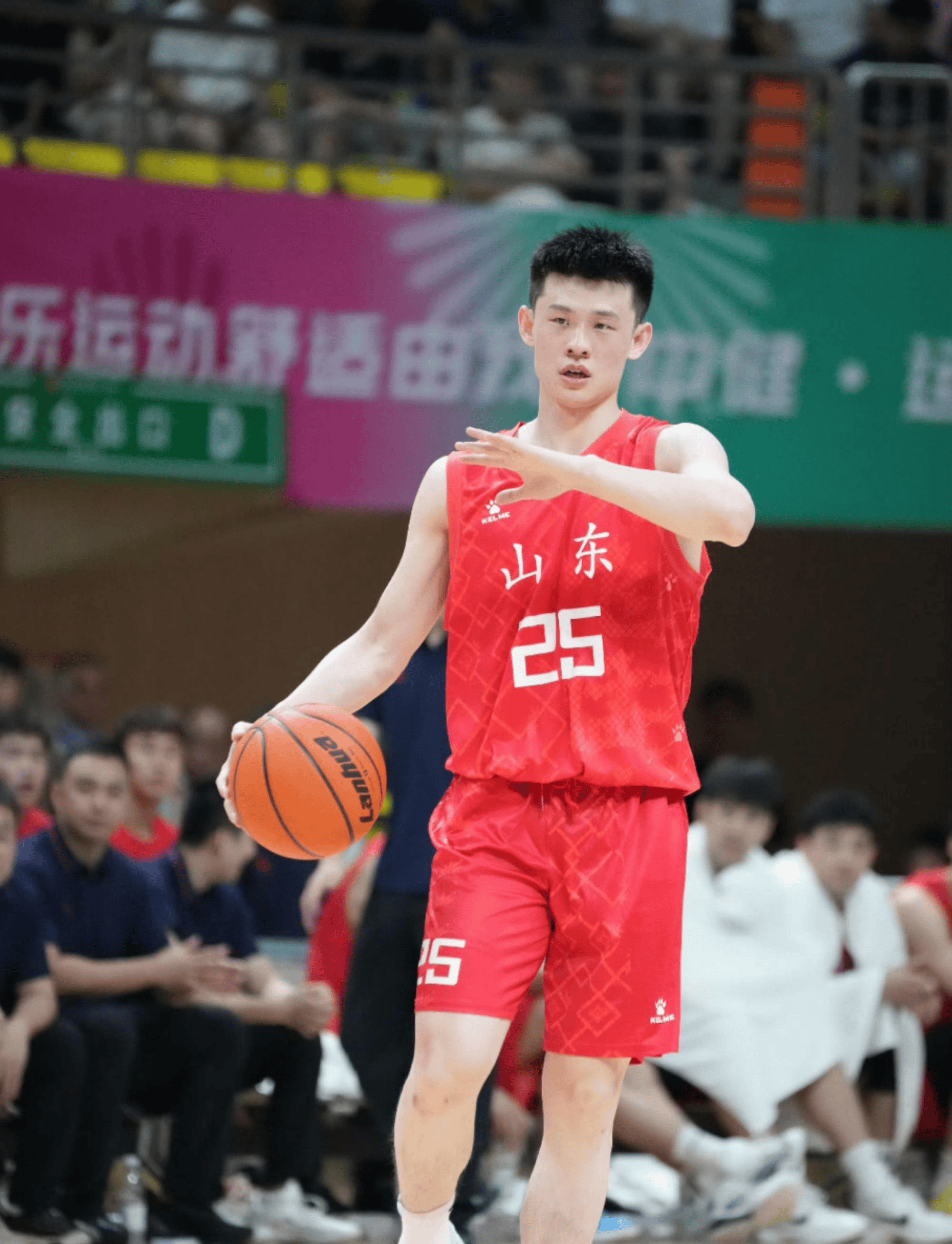 球队获得重要比赛胜利,晋级下一轮 球队获得重要比赛胜利,晋级下一轮