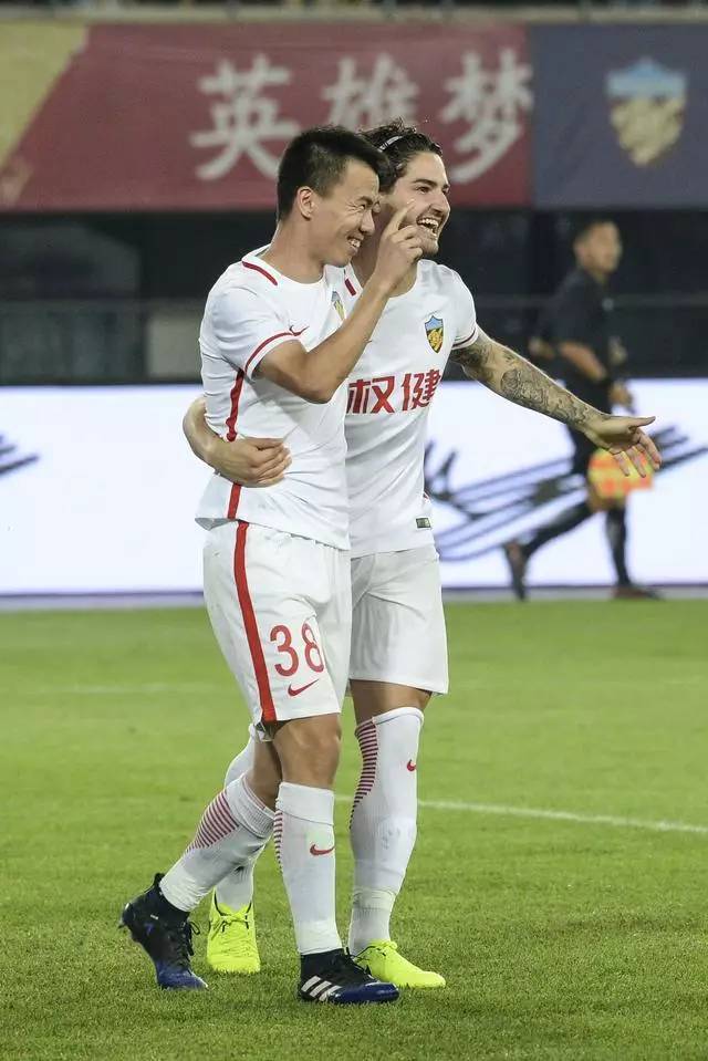 恒大客场击败权健，稳固领先优势
