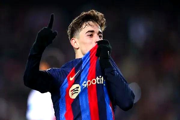 巴萨中场组织稳定，主帅得到球迷肯定的简单介绍