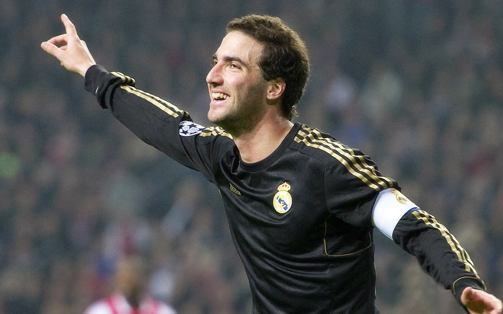 F1新赛季揭幕战与塞内加尔逆转丹麦，竞技场上的唯一性瞬间