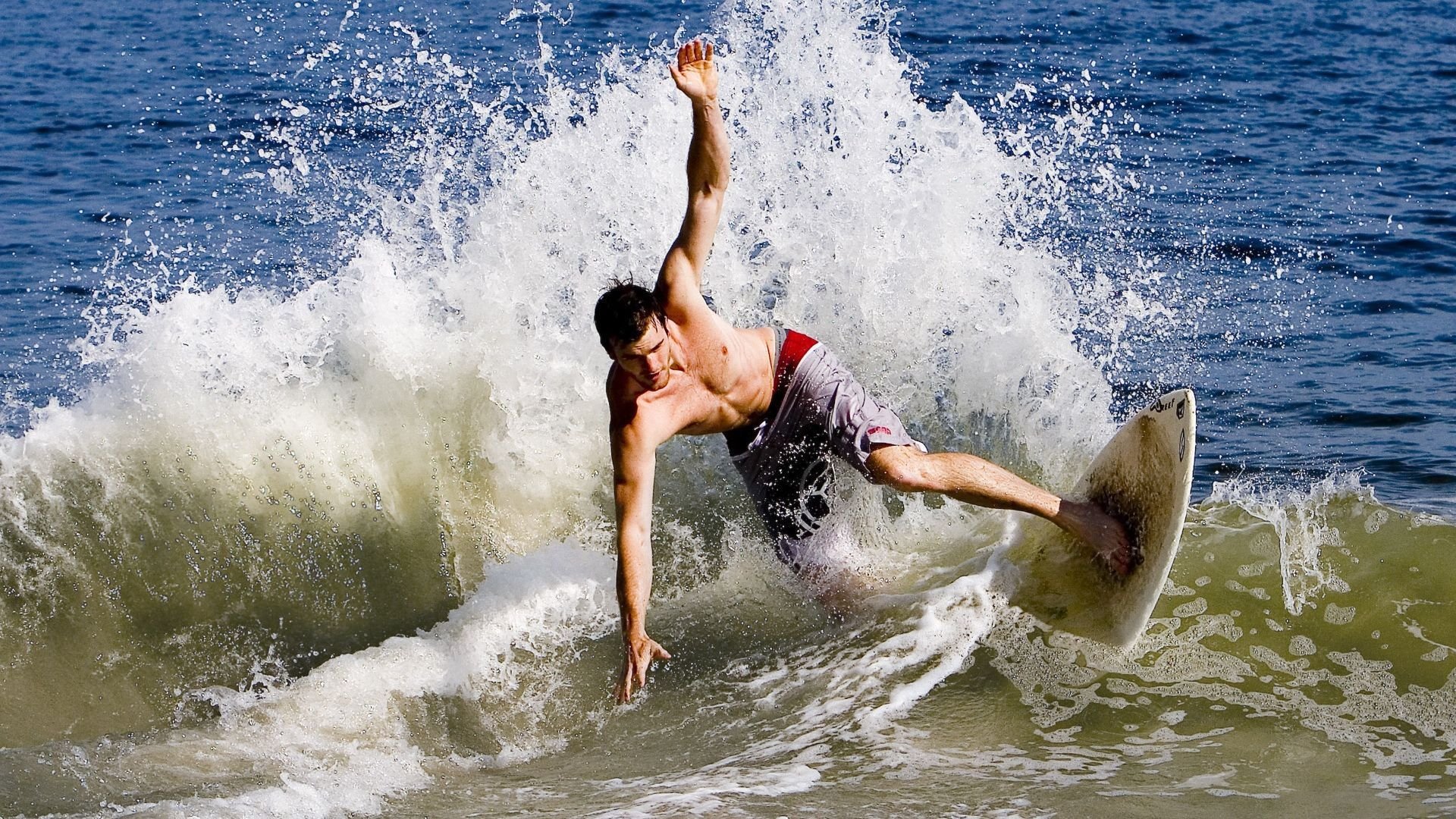 莫兰特末节狂飙定乾坤，热火血拼深圳诠释竞技唯一性