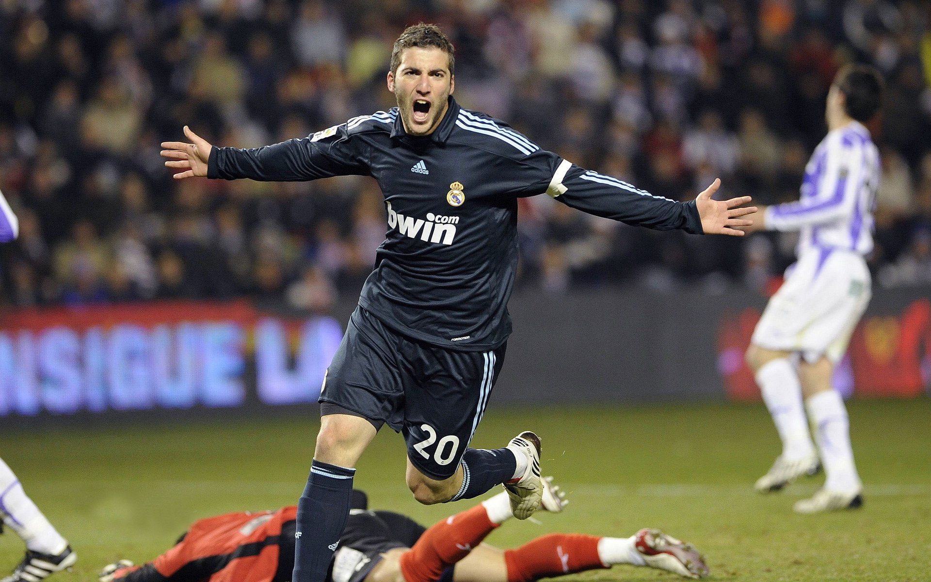 竞技巅峰的镜像,西甲德比与NBA宿敌战的唯一性启示