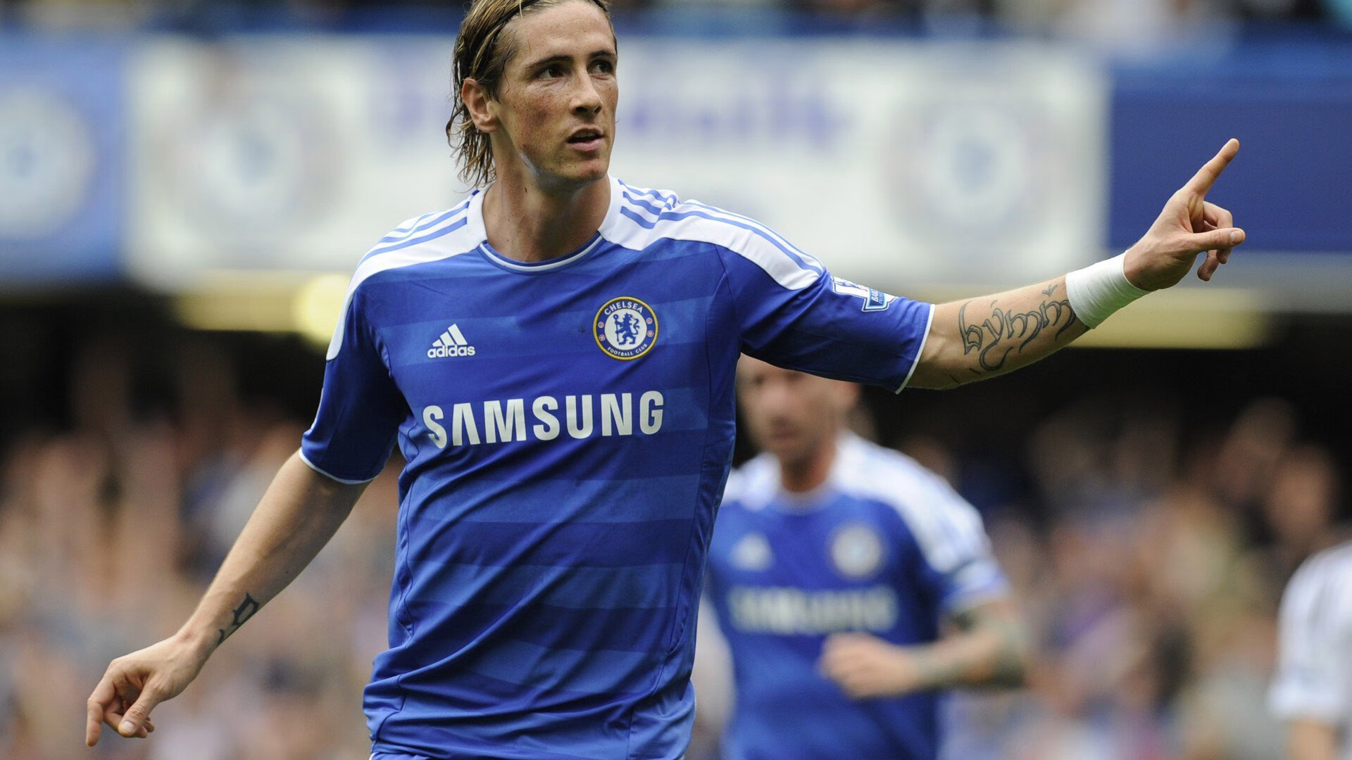 绿茵场上的绝杀与乒坛纪录的刷新，体育之夜的激情交响